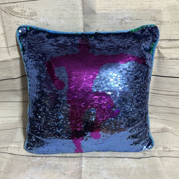 Fortnite Best Mates 2 dance poses reversible sequin decorative throw pillow - Picture 2 of 7